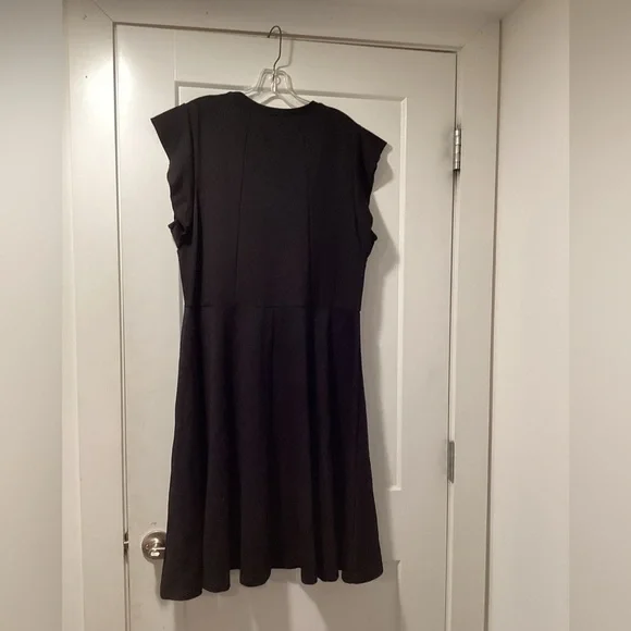 NWOT City Chic Size‎ S/16 Frill Shoulder Dress - Picture 3 of 12